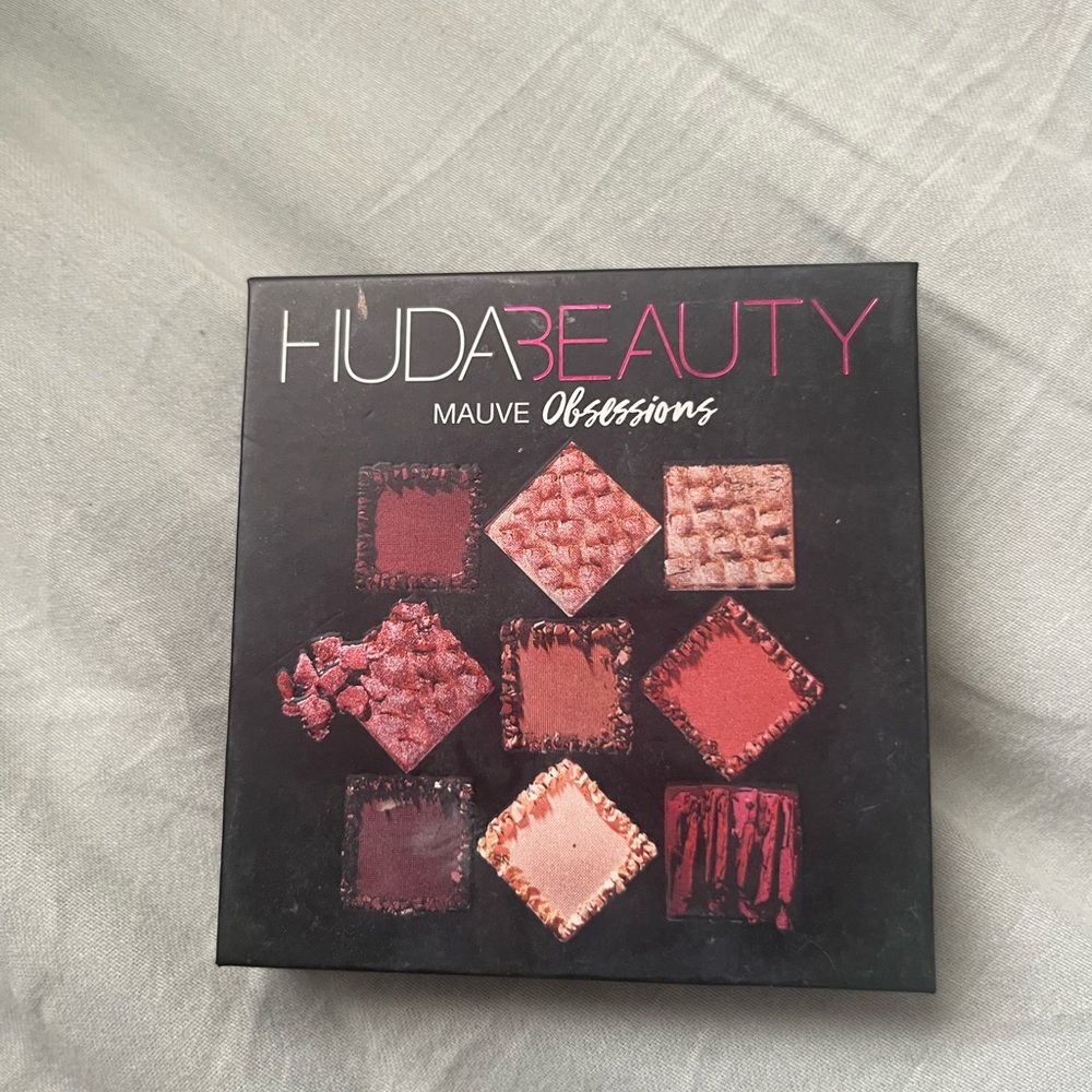 Huda beauty eyeshadow